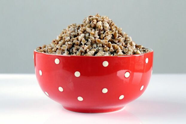 El trigo sarraceno sin sal al vapor es el producto principal de la dieta del trigo sarraceno. 